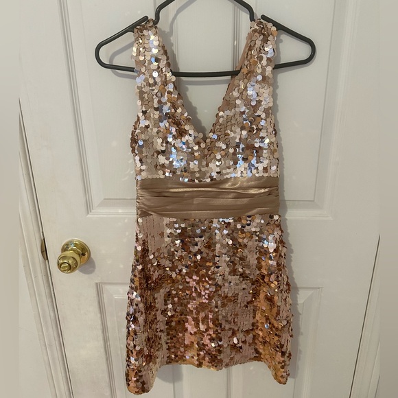 Forever21 Mini sequin dress - Picture 2 of 3
